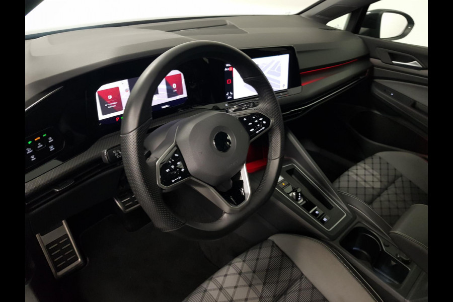 Volkswagen Golf 1.5 eTSI 150pk DSG R-Line | DEMO ! | Climate Control | Camera | Parkeer sensoren | Led+IQ light | 18"Lichtmetalen Velgen | Trekhaak | Winter pakket | Digitale Cockpit
