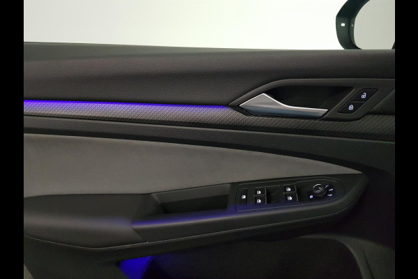 Volkswagen Golf 1.5 eTSI 150pk DSG R-Line | DEMO ! | Climate Control | Camera | Parkeer sensoren | Led+IQ light | 18"Lichtmetalen Velgen | Trekhaak | Winter pakket | Digitale Cockpit