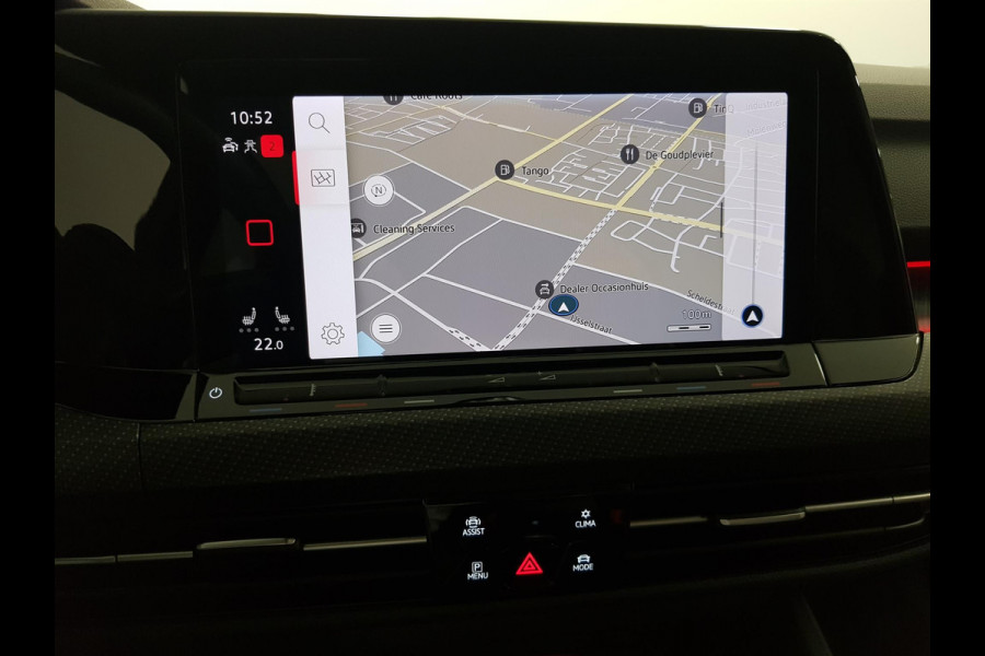 Volkswagen Golf 1.5 eTSI 150pk DSG R-Line | DEMO ! | Climate Control | Camera | Parkeer sensoren | Led+IQ light | 18"Lichtmetalen Velgen | Trekhaak | Winter pakket | Digitale Cockpit