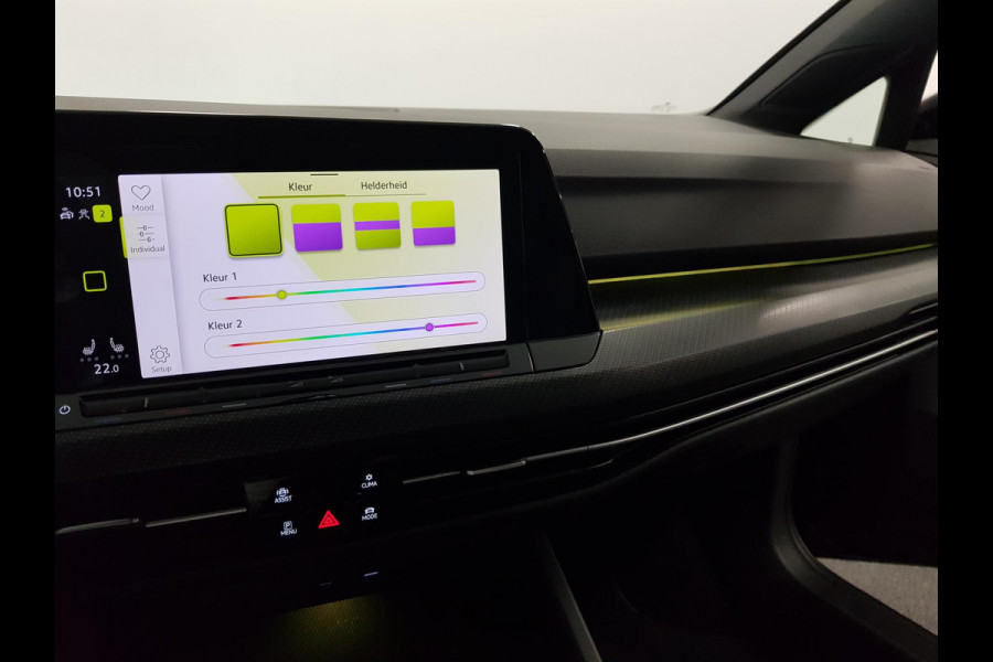 Volkswagen Golf 1.5 eTSI 150pk DSG R-Line | DEMO ! | Climate Control | Camera | Parkeer sensoren | Led+IQ light | 18"Lichtmetalen Velgen | Trekhaak | Winter pakket | Digitale Cockpit