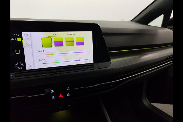 Volkswagen Golf 1.5 eTSI 150pk DSG R-Line | DEMO ! | Climate Control | Camera | Parkeer sensoren | Led+IQ light | 18"Lichtmetalen Velgen | Trekhaak | Winter pakket | Digitale Cockpit