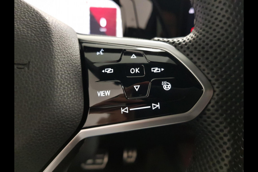 Volkswagen Golf 1.5 eTSI 150pk DSG R-Line | DEMO ! | Climate Control | Camera | Parkeer sensoren | Led+IQ light | 18"Lichtmetalen Velgen | Trekhaak | Winter pakket | Digitale Cockpit