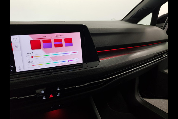 Volkswagen Golf 1.5 eTSI 150pk DSG R-Line | DEMO ! | Climate Control | Camera | Parkeer sensoren | Led+IQ light | 18"Lichtmetalen Velgen | Trekhaak | Winter pakket | Digitale Cockpit