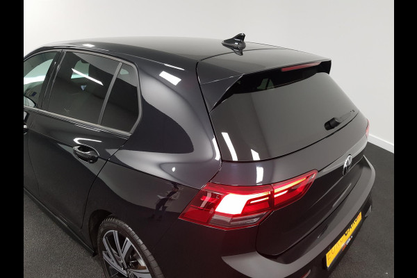 Volkswagen Golf 1.5 eTSI 150pk DSG R-Line | DEMO ! | Climate Control | Camera | Parkeer sensoren | Led+IQ light | 18"Lichtmetalen Velgen | Trekhaak | Winter pakket | Digitale Cockpit