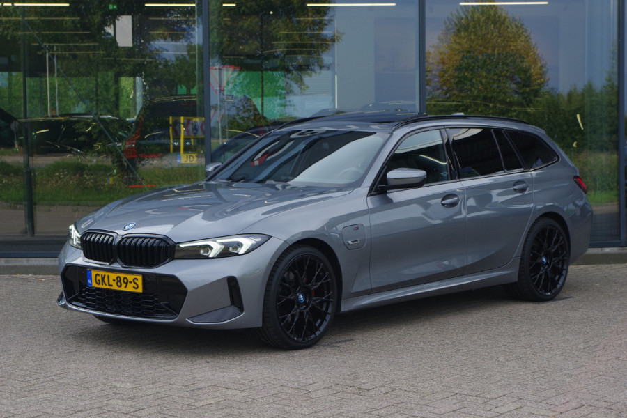 BMW 3 Serie Touring 320e M-Sport 204 PK PHEV, Panoramadak, Camera, Memory, Head-Up