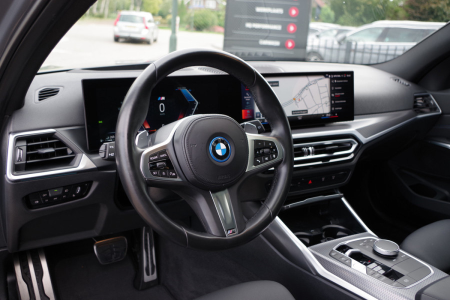 BMW 3 Serie Touring 320e M-Sport 204 PK PHEV, Panoramadak, Camera, Memory, Head-Up