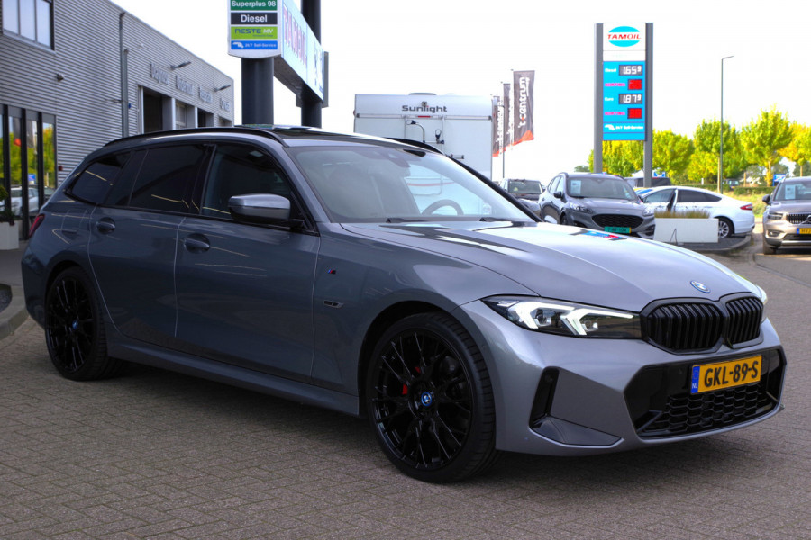 BMW 3 Serie Touring 320e M-Sport 204 PK PHEV, Panoramadak, Camera, Memory, Head-Up