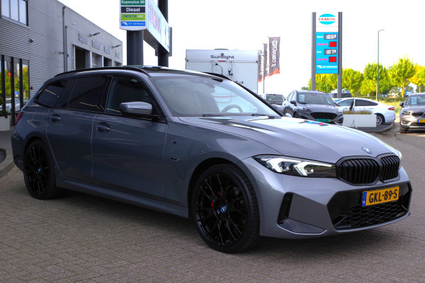BMW 3 Serie Touring 320e M-Sport 204 PK PHEV, Panoramadak, Camera, Memory, Head-Up