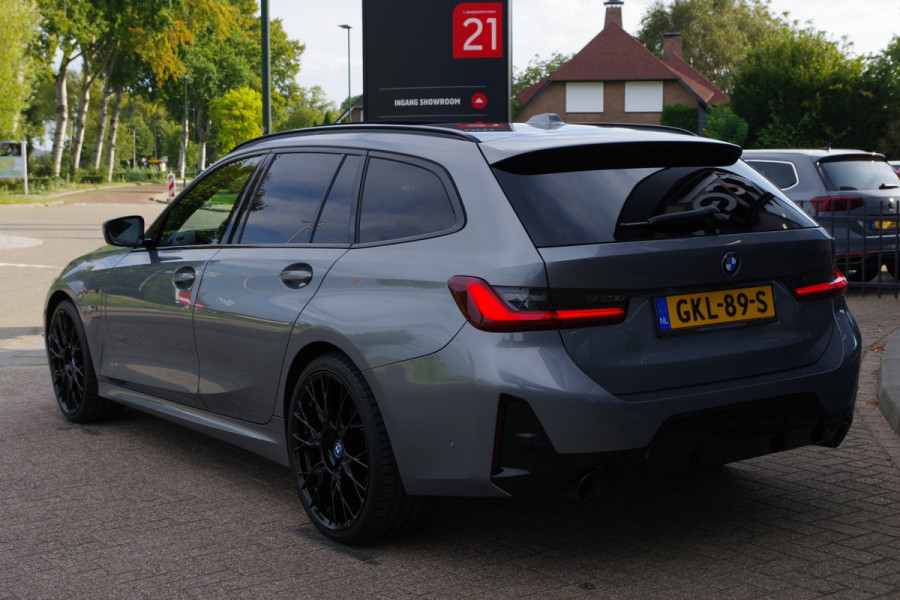 BMW 3 Serie Touring 320e M-Sport 204 PK PHEV, Panoramadak, Camera, Memory, Head-Up