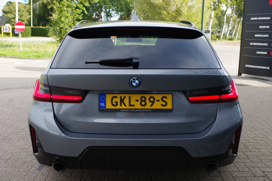 BMW 3 Serie Touring 320e M-Sport 204 PK PHEV, Panoramadak, Camera, Memory, Head-Up