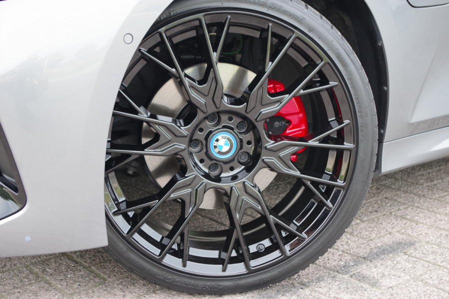 BMW 3 Serie Touring 320e M-Sport 204 PK PHEV, Panoramadak, Camera, Memory, Head-Up