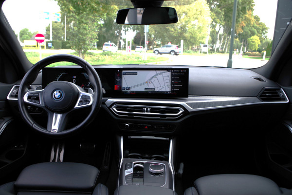 BMW 3 Serie Touring 320e M-Sport 204 PK PHEV, Panoramadak, Camera, Memory, Head-Up
