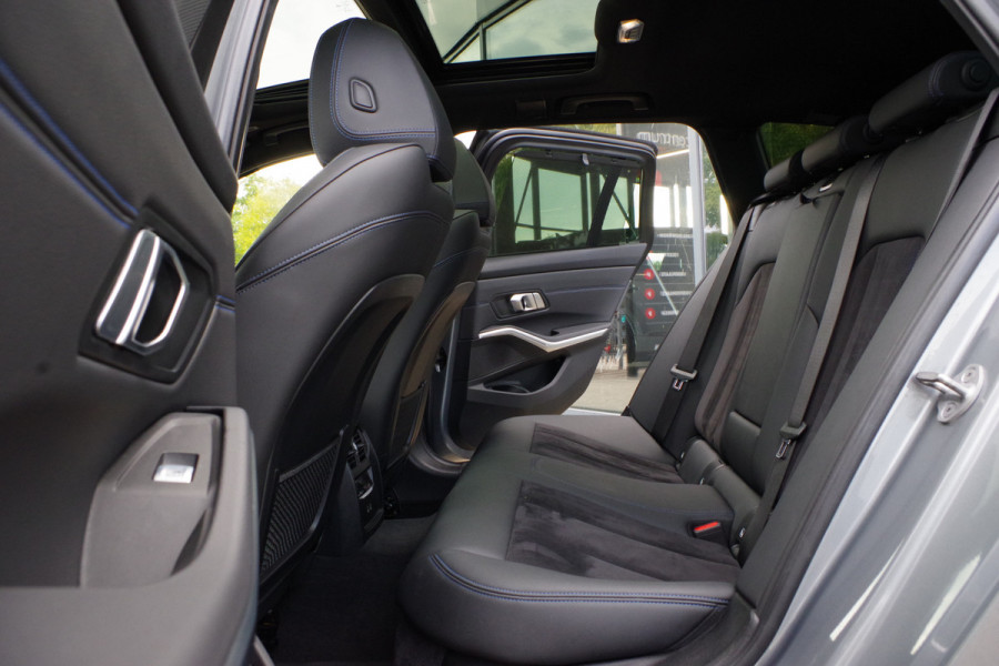 BMW 3 Serie Touring 320e M-Sport 204 PK PHEV, Panoramadak, Camera, Memory, Head-Up