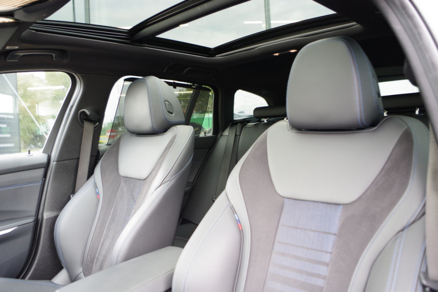 BMW 3 Serie Touring 320e M-Sport 204 PK PHEV, Panoramadak, Camera, Memory, Head-Up