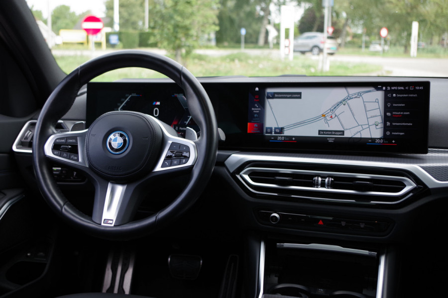 BMW 3 Serie Touring 320e M-Sport 204 PK PHEV, Panoramadak, Camera, Memory, Head-Up