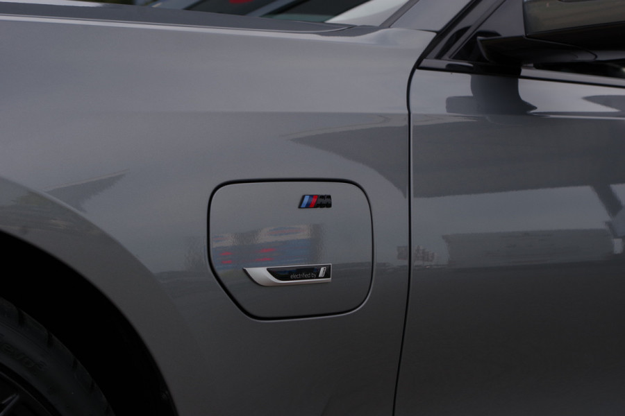 BMW 3 Serie Touring 320e M-Sport 204 PK PHEV, Panoramadak, Camera, Memory, Head-Up