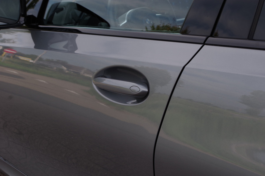 BMW 3 Serie Touring 320e M-Sport 204 PK PHEV, Panoramadak, Camera, Memory, Head-Up