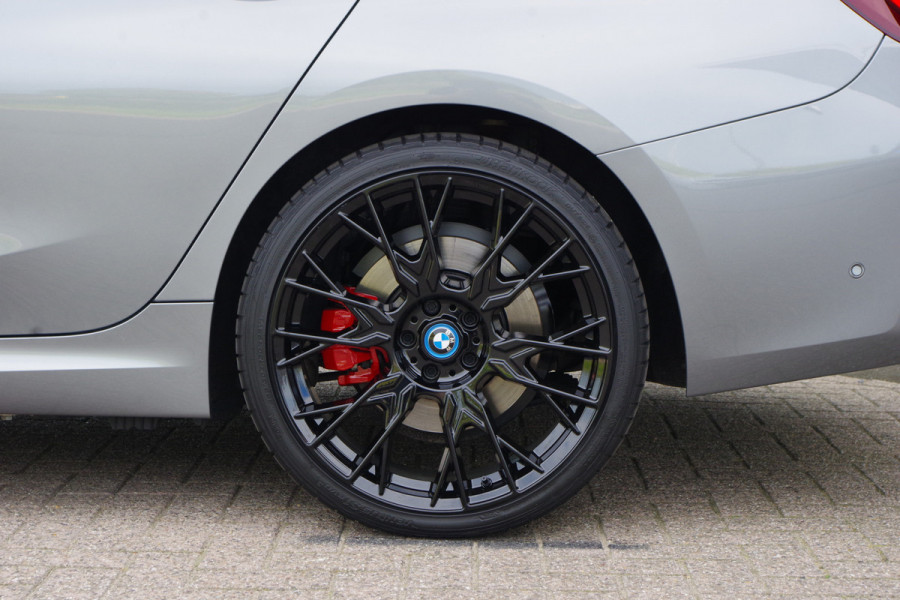 BMW 3 Serie Touring 320e M-Sport 204 PK PHEV, Panoramadak, Camera, Memory, Head-Up