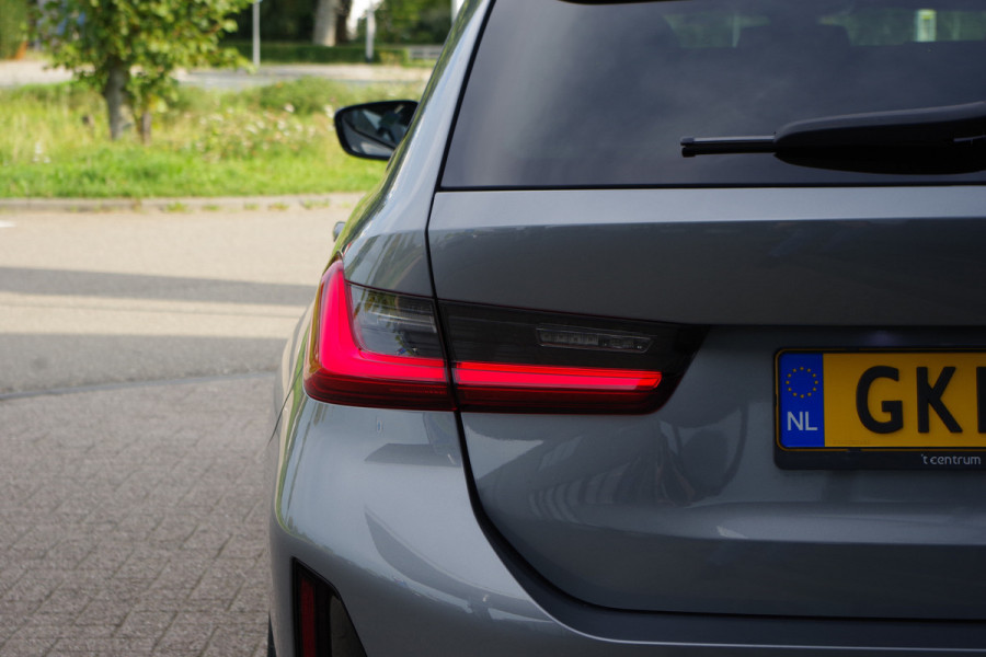 BMW 3 Serie Touring 320e M-Sport 204 PK PHEV, Panoramadak, Camera, Memory, Head-Up