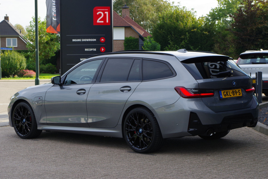 BMW 3 Serie Touring 320e M-Sport 204 PK PHEV, Panoramadak, Camera, Memory, Head-Up