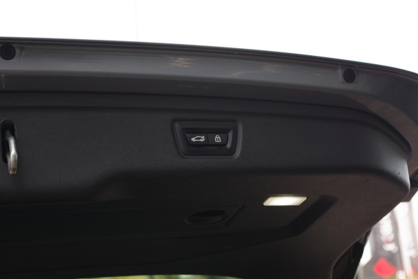 BMW 3 Serie Touring 320e M-Sport 204 PK PHEV, Panoramadak, Camera, Memory, Head-Up