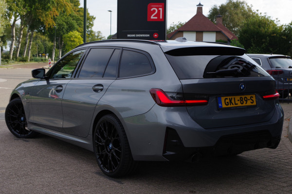 BMW 3 Serie Touring 320e M-Sport 204 PK PHEV, Panoramadak, Camera, Memory, Head-Up