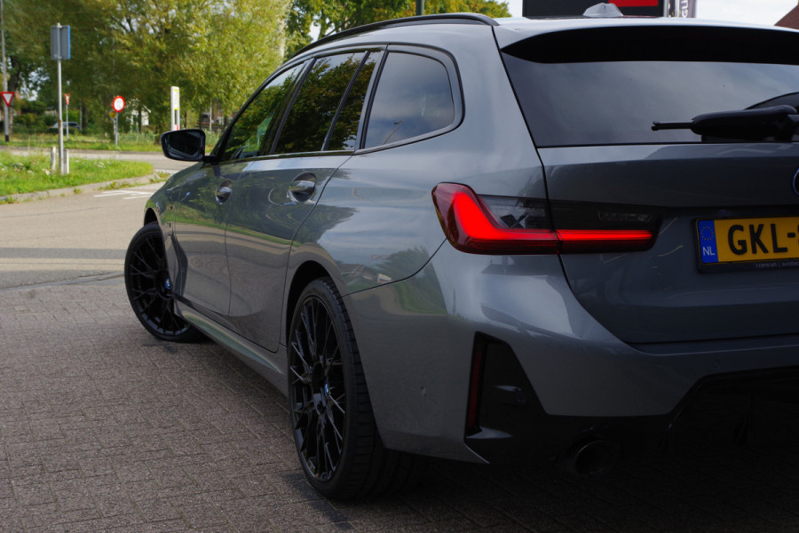BMW 3 Serie Touring 320e M-Sport 204 PK PHEV, Panoramadak, Camera, Memory, Head-Up