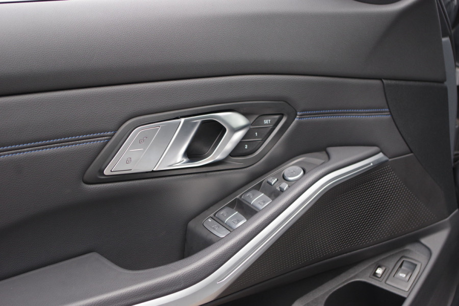 BMW 3 Serie Touring 320e M-Sport 204 PK PHEV, Panoramadak, Camera, Memory, Head-Up