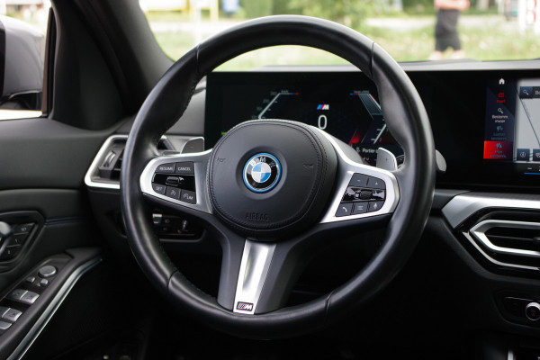 BMW 3 Serie Touring 320e M-Sport 204 PK PHEV, Panoramadak, Camera, Memory, Head-Up