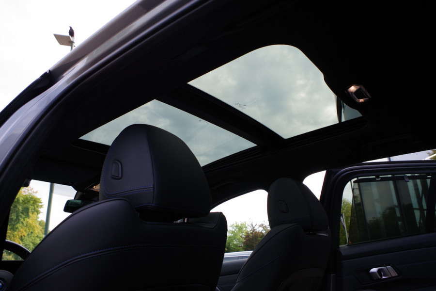 BMW 3 Serie Touring 320e M-Sport 204 PK PHEV, Panoramadak, Camera, Memory, Head-Up