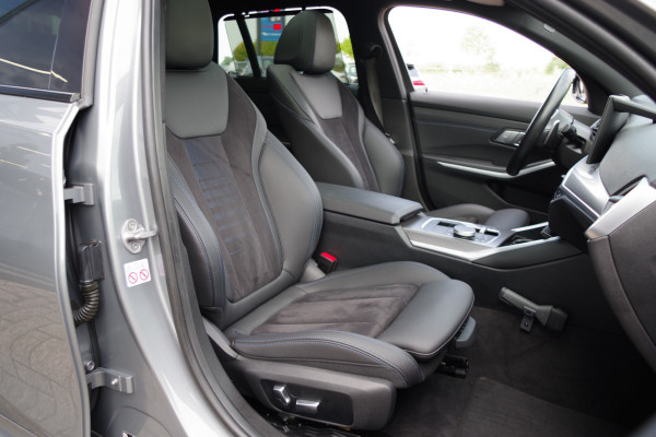 BMW 3 Serie Touring 320e M-Sport 204 PK PHEV, Panoramadak, Camera, Memory, Head-Up