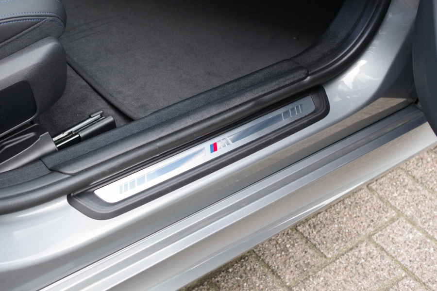 BMW 3 Serie Touring 320e M-Sport 204 PK PHEV, Panoramadak, Camera, Memory, Head-Up