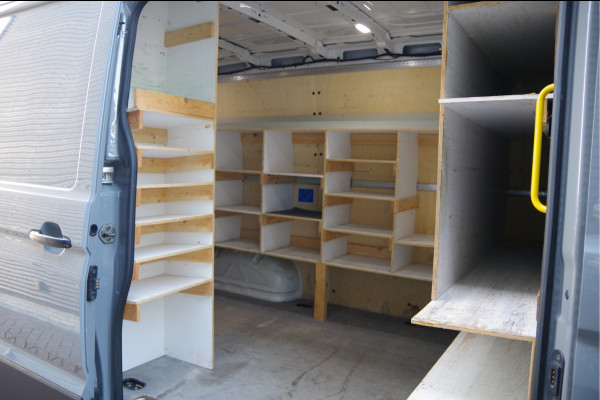 Volkswagen Crafter 35 2.0 TDI L3H2 Highline 177PK AUT. LED, TREKHAAK, CAMERA, CLIMA, STOELVERWARMING, NAVI, CRUISE, PARKEERSENSOREN RONDOM, MISTLAM