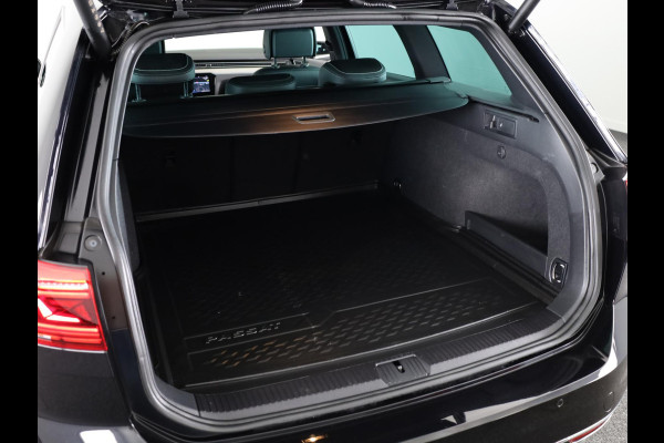 Volkswagen Passat Variant 1.5 TSI R-Line Business 150 PK DSG | Verlengde garantie | Navigatie | Parkeercamera |