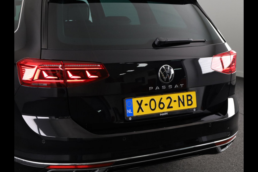 Volkswagen Passat Variant 1.5 TSI R-Line Business 150 PK DSG | Verlengde garantie | Navigatie | Parkeercamera |