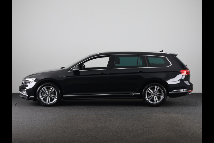 Volkswagen Passat Variant 1.5 TSI R-Line Business 150 PK DSG | Verlengde garantie | Navigatie | Parkeercamera |