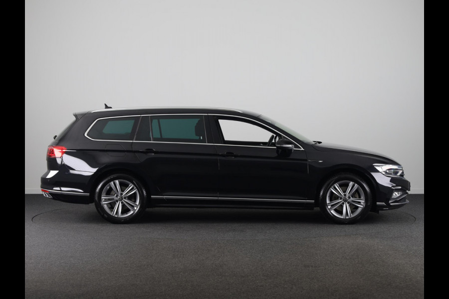 Volkswagen Passat Variant 1.5 TSI R-Line Business 150 PK DSG | Verlengde garantie | Navigatie | Parkeercamera |