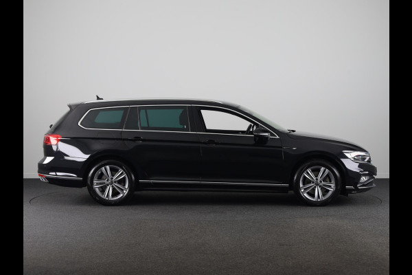 Volkswagen Passat Variant 1.5 TSI R-Line Business 150 PK DSG | Verlengde garantie | Navigatie | Parkeercamera |