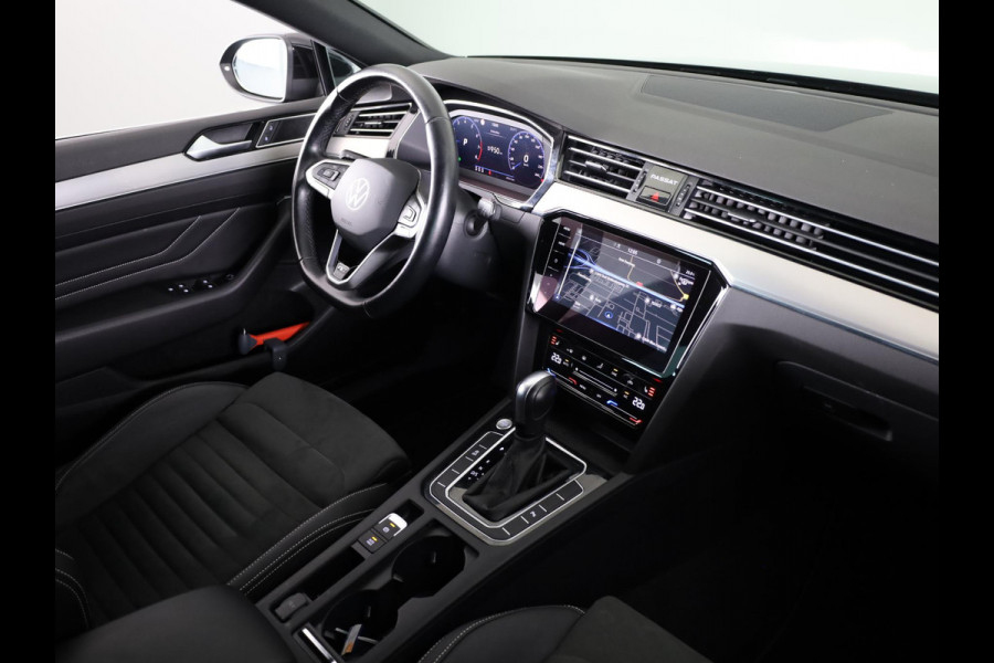 Volkswagen Passat Variant 1.5 TSI R-Line Business 150 PK DSG | Verlengde garantie | Navigatie | Parkeercamera |