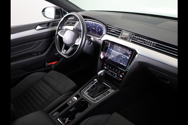 Volkswagen Passat Variant 1.5 TSI R-Line Business 150 PK DSG | Verlengde garantie | Navigatie | Parkeercamera |