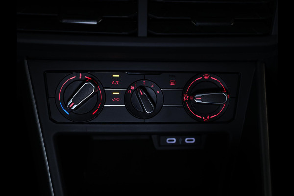 Volkswagen Polo 1.0 TSI R-Line Edition 95 pk | Navigatie via App | Parkeersensoren | Achteruitrijcamera | Adaptieve cruise control | Apple Carplay/Android Auto |