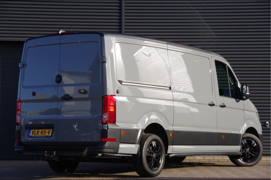 Volkswagen Crafter 35 2.0 TDI L3H2 Highline 177PK AUT. LED, TREKHAAK, CAMERA, CLIMA, STOELVERWARMING, NAVI, CRUISE, PARKEERSENSOREN RONDOM, MISTLAM
