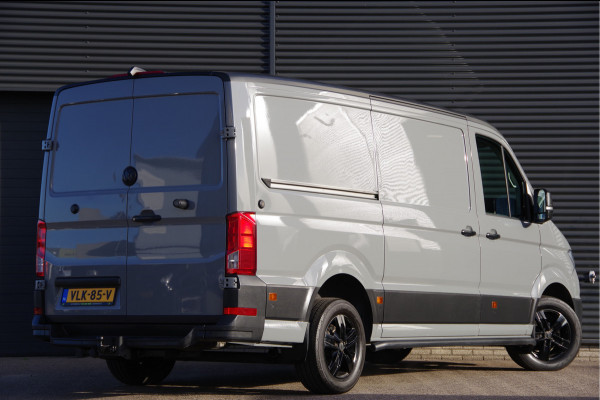 Volkswagen Crafter 35 2.0 TDI L3H2 Highline 177PK AUT. LED, TREKHAAK, CAMERA, CLIMA, STOELVERWARMING, NAVI, CRUISE, PARKEERSENSOREN RONDOM, MISTLAM