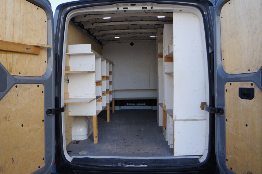 Volkswagen Crafter 35 2.0 TDI L3H2 Highline 177PK AUT. LED, TREKHAAK, CAMERA, CLIMA, STOELVERWARMING, NAVI, CRUISE, PARKEERSENSOREN RONDOM, MISTLAM