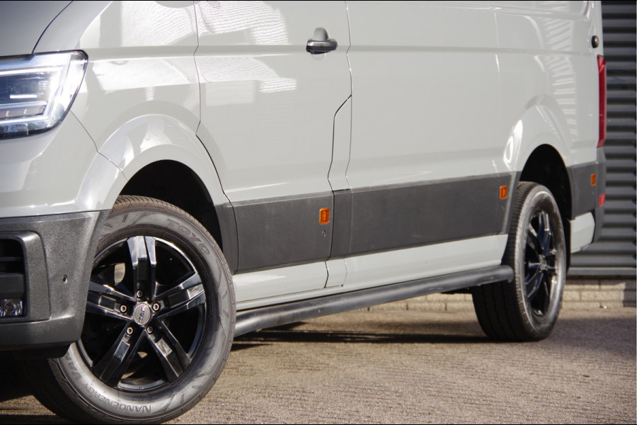Volkswagen Crafter 35 2.0 TDI L3H2 Highline 177PK AUT. LED, TREKHAAK, CAMERA, CLIMA, STOELVERWARMING, NAVI, CRUISE, PARKEERSENSOREN RONDOM, MISTLAM