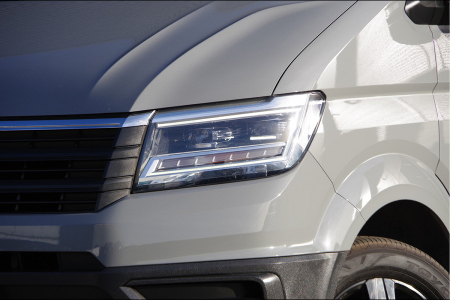 Volkswagen Crafter 35 2.0 TDI L3H2 Highline 177PK AUT. LED, TREKHAAK, CAMERA, CLIMA, STOELVERWARMING, NAVI, CRUISE, PARKEERSENSOREN RONDOM, MISTLAM
