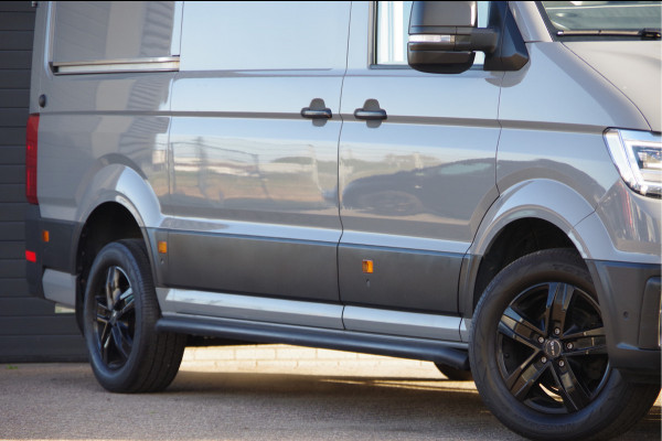 Volkswagen Crafter 35 2.0 TDI L3H2 Highline 177PK AUT. LED, TREKHAAK, CAMERA, CLIMA, STOELVERWARMING, NAVI, CRUISE, PARKEERSENSOREN RONDOM, MISTLAM