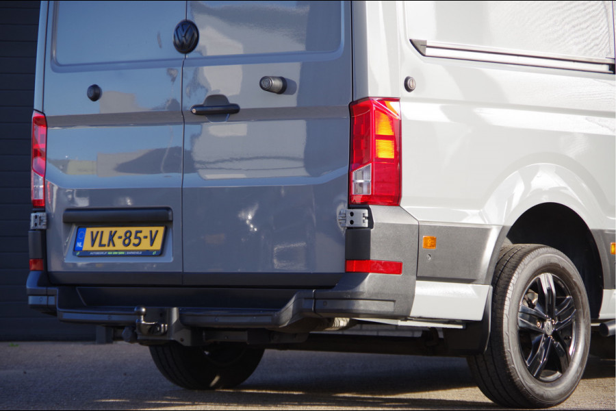 Volkswagen Crafter 35 2.0 TDI L3H2 Highline 177PK AUT. LED, TREKHAAK, CAMERA, CLIMA, STOELVERWARMING, NAVI, CRUISE, PARKEERSENSOREN RONDOM, MISTLAM
