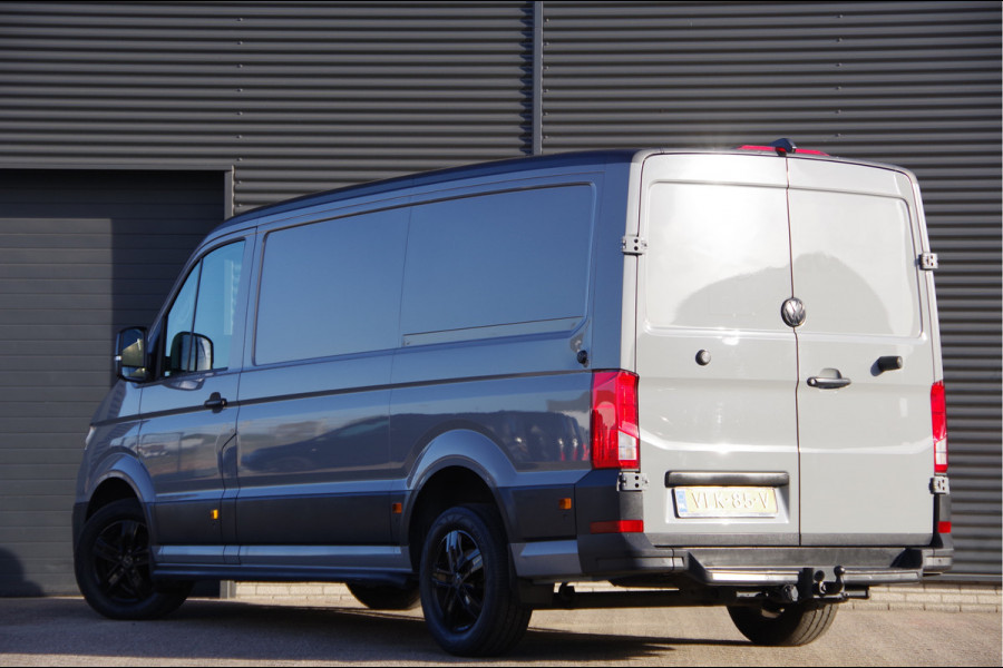 Volkswagen Crafter 35 2.0 TDI L3H2 Highline 177PK AUT. LED, TREKHAAK, CAMERA, CLIMA, STOELVERWARMING, NAVI, CRUISE, PARKEERSENSOREN RONDOM, MISTLAM