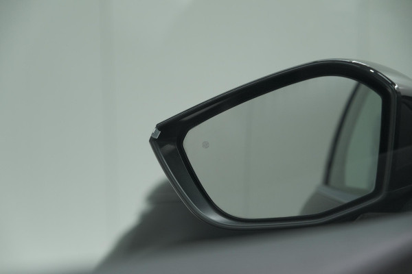 Citroën C4 Puretech 131 EAT6 Shine | Camera | Head-Up Display | Navigatie | Parkeersensoren